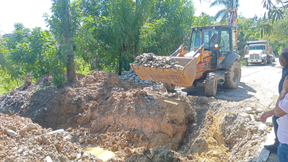 Continúan los trabajos de mejora en el badén de Palmarejo
