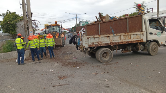 Ayuntamiento Continúa Trabajos de Acondicionamiento de Calles con Colocación de Tosca